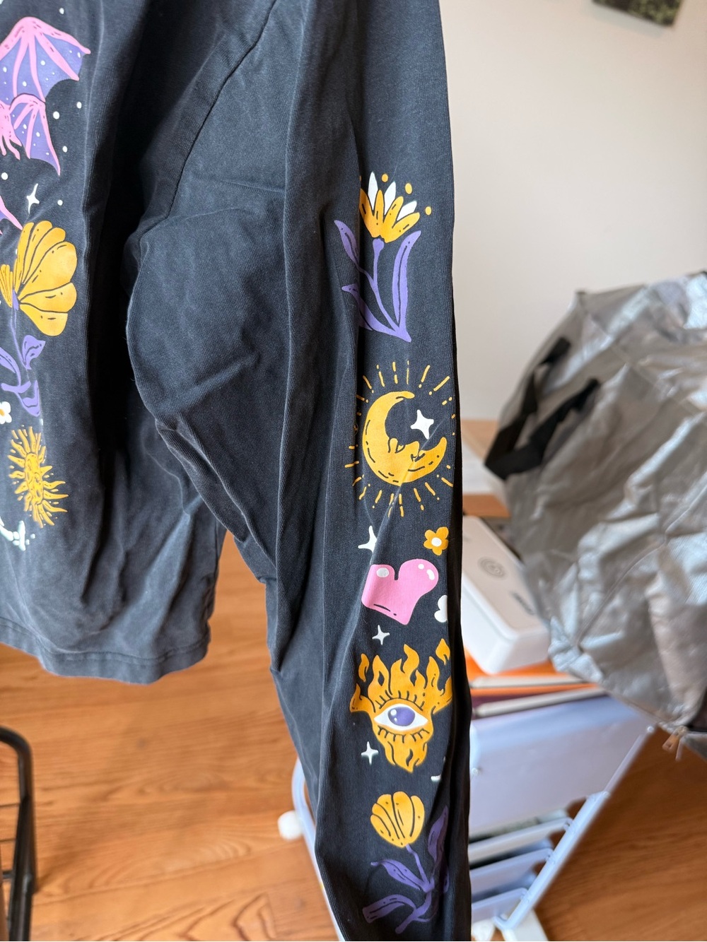 Octopied Mind Black Long-Sleeve Cropped Graphic Tee with Yellow Sun - Picture 4 of 5